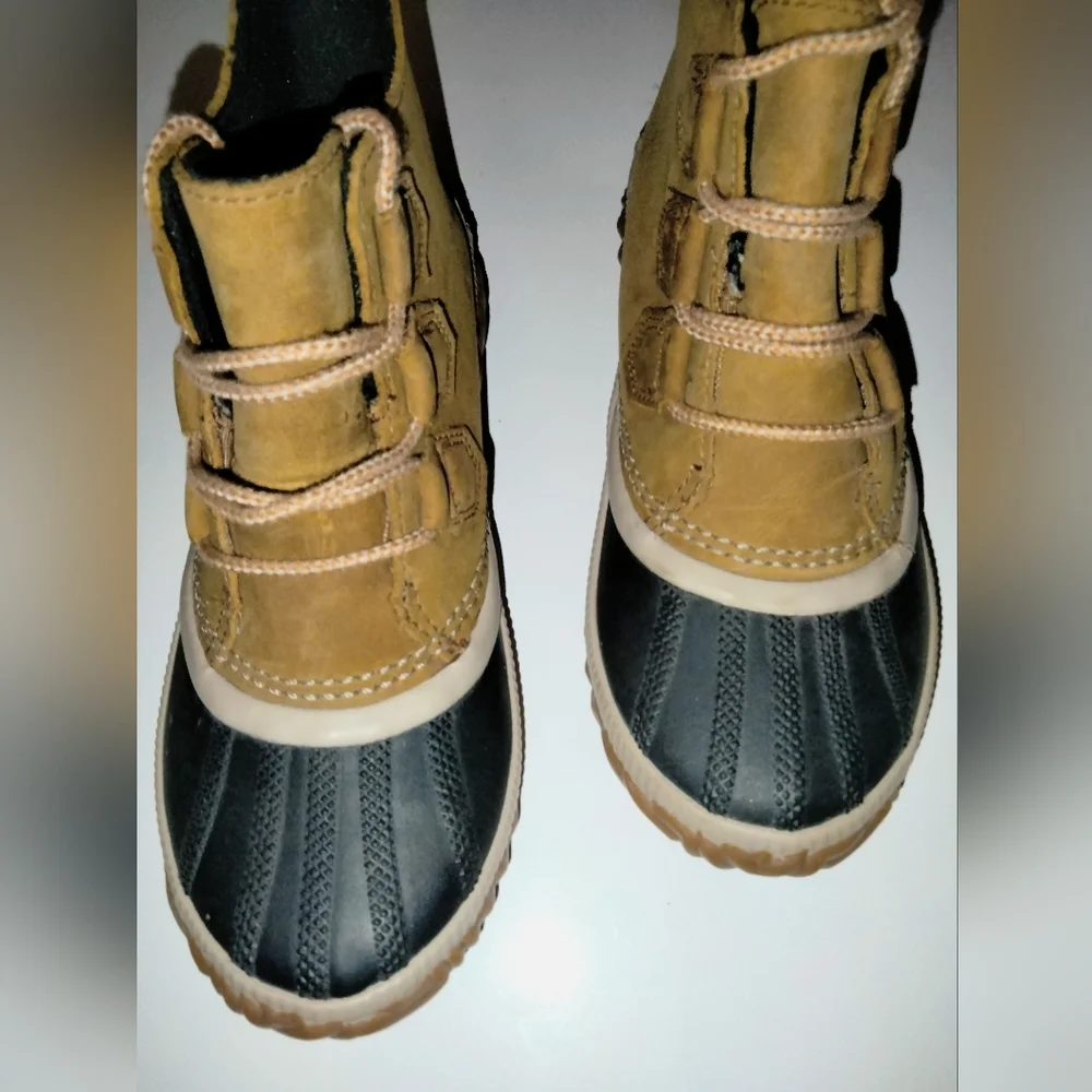 Sorel (Size 6) Colorblock Out N About Leather Weatherproof Plus Elk Hi-Top Boots